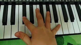 Учу играть "Странные частушки" на пианино.
