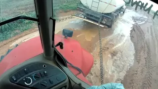 Puxando caminhão tanque d'água com Case 340 magnun