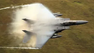 MACH LOOP WING VAPOUR  4K