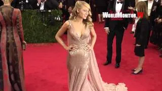 Blake Lively from Gossip Girl, Ryan Reynolds arrive to Screaming photogs at 2014 Met Gala Redcarpet