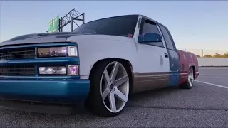 Lowered 97 Chevy silverado on some 22stranda’s