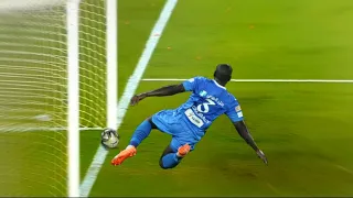 عندما يتحول دفاع الهلال إلى وحوش و يضحو  بـ انفسهم ويمنعو الكرة من عبور خط المرمى ! 🔥