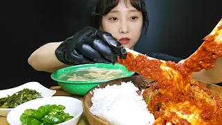 수육국밥에 부추랑 청양고추 팍 때려넣고 실비김치 척 얹어서 먹방!