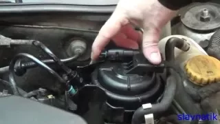 Draining condensate from the fuel filter Opel diesel.