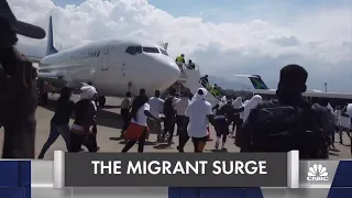 Haitian immigrants attack pilots and ICE officers on deportation flight