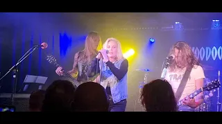 Cherie Currie - 'Is It Day Or Night?' clip (Belfast, March 2023)