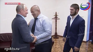 Владимир Путин поздравил Хабиба Нурмагомедова с победой