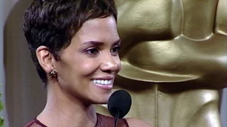 Halle Berry @ The Academy Awards 2002