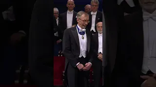 Nobel Prize laureate Svante Pääbo receives his medal.