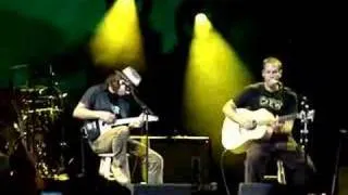 Eddie Vedder and Jack Johnson - Soon Forget - Live - Kokua Festival Waikiki Beach in HAWAII 2007