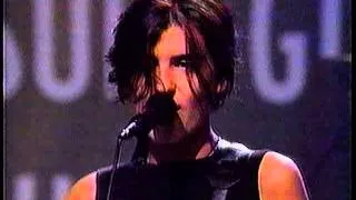 Elastica 'Hold Me Now' on Fashionably Loud 1995 live concert performance