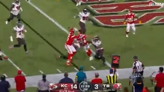 Patrick Mahomes With an Impossible Touchdown Pass to CEH vs Buccaneers (10/2/22)