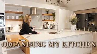 KITCHEN ORGANIZATION & DECLUTTER WITH ME! || HOW TO ORGANIZE YOUR KITCHEN!