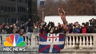 Romans Dive Into River Tiber To Mark New Year