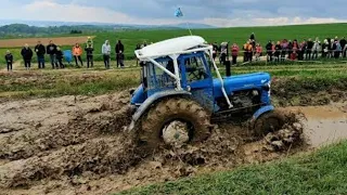 Тракторы застряли в грязи - Самая удачная видеоподборка