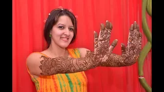 Beautiful Mehndi Ceremony - Silky Sakun