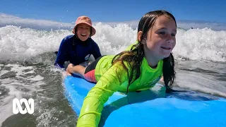 Surf therapy changes lives of neurodiverse children | ABC Australia