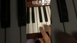 между строк на пианино 🎹🎹🎹🎹