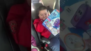 Baby in the car adopt to vomit part 2