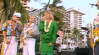 Belinda Carlisle & The Beach Boys - Wouldn't It Be Nice + Band of Gold (High Quality)