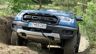 4x4 offroad Ford Ranger Raptor, Nissan Patrol Y61, Jeep XJ - keď Lúčne výjazdy zvlhnú (4K).