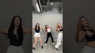 ITZY Lia, Yeji and Yuna - Sneakers TikTok update ✨#itzy #lia #yeji #yuna