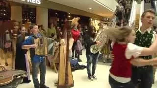 Aufg'horcht in Innsbruck - Flashmob Kaufhaus Tyrol