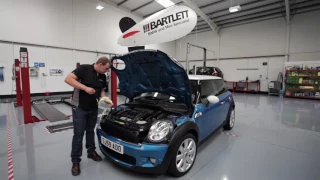 BMW MINI - How to perform an oil level check