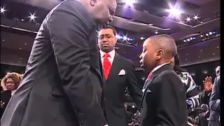 Bishop T.D. Jakes prayed for by child