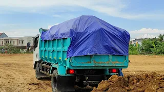 Mobil Dump Truk Tanah Timbunan Muatan full bak//Dump Truk