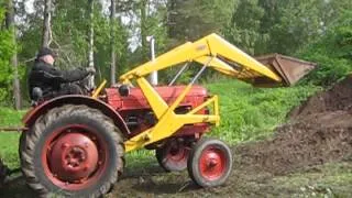 Volvo T-24 1958 lastar matjord på grållekärran