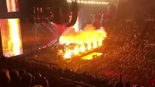 Paul McCartney in Detroit (2015-10-21) - Paul blows up the JLA