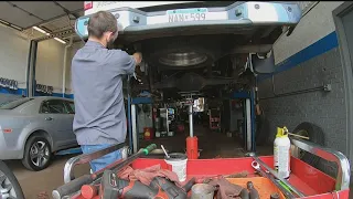 Auto industry struggles to hire mechanics