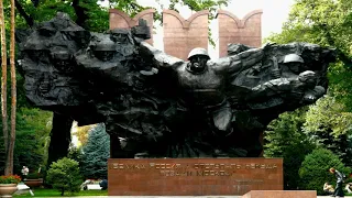 Мемориал Славы в Парке имени 28 гвардейцев-панфиловцев в Алматы, Казахстан. Видео, 19 сентября 2010.