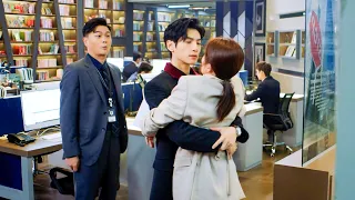 Colleagues didn’t know that girl who almost fell down was hugged by CEO was CEO’s girlfriend