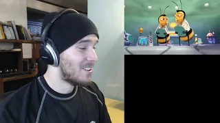 (Reupload) Charmx reacting to The bee movie trailer but it zooms in on random things