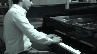 Mariano Oliva plays "Tango de Roxanne" from Moulin Rouge