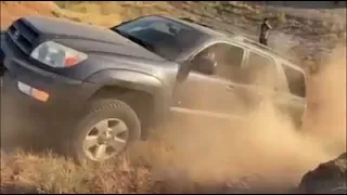 Jeep Liberty vs Toyota 4Runner hill climb