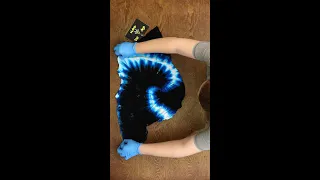 How to Tie Dye a Lightning Swirl Super Spiral in 30 Seconds! #Shorts
