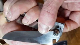Разговор об устройстве механизма выкидного ножа.