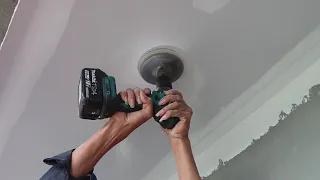 Makita DDF483 Making Hole