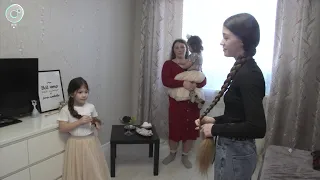 В Новосибирске живёт семья сказочных принцесс - волосы отращивают и дочки, и мать