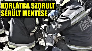 Korlátba szorult sérült mentése | TŰZOLTÓK BEVETÉSEN