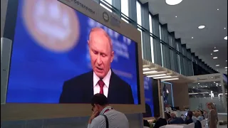 ПМЭФ: Владимир Путин и Си Цзиньпин на пленарном заседании