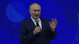 «Вся Россия теперь ваш друг!»: Путин выступил на церемонии закрытия Всемирного фестиваля молодёжи