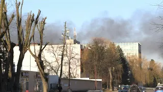 Bürgermeister: Russische Streitkräfte greifen Flughafengelände von Lwiw an | AFP