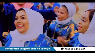 RAUHIYA AMFURAHISHA BI HARUSI KWA KUMUIMBIA NINAMPA MAHABUBA MPENZI NILO..( QUEEN OF ZANZIBAR CREW)