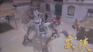 【Kung Fu Movie】 7 villains besiege strong man, Kung Fu kid defeats them with peerless martial arts.