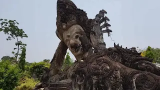 Visit the pagoda in Vientiane - Laos