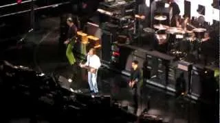 Paul McCartney, Dave Grohl, Krist Novoselic & Pat Smear - Cut Me Some Slack (12-12-12)